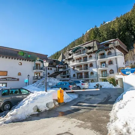 Sainte-foy-l'argentiere Sleeps 6 Pool * Шамоні
